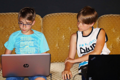 Beim Open Project Hackathon im Mai 2018. Unsere zwei Nachwuchscoder. Im Jugendzentrum Utopia in Pfaffenhofen an der Ilm.