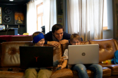 Daniel Lichtenstern begeistert Jugendliche zum Programmieren mit Unity und Blender in Pfaffenhofen im Rahmen des Hackfest im April 2018.