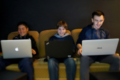 Programmieren als Team beim Open Project Hackfest im April 2018 in Pfaffenhofen an der Ilm. Hier wird mit Unity und Blender gearbeitet.